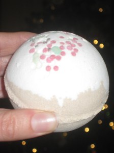 the-dirty-vegans-jolly-holly-bath-truffle