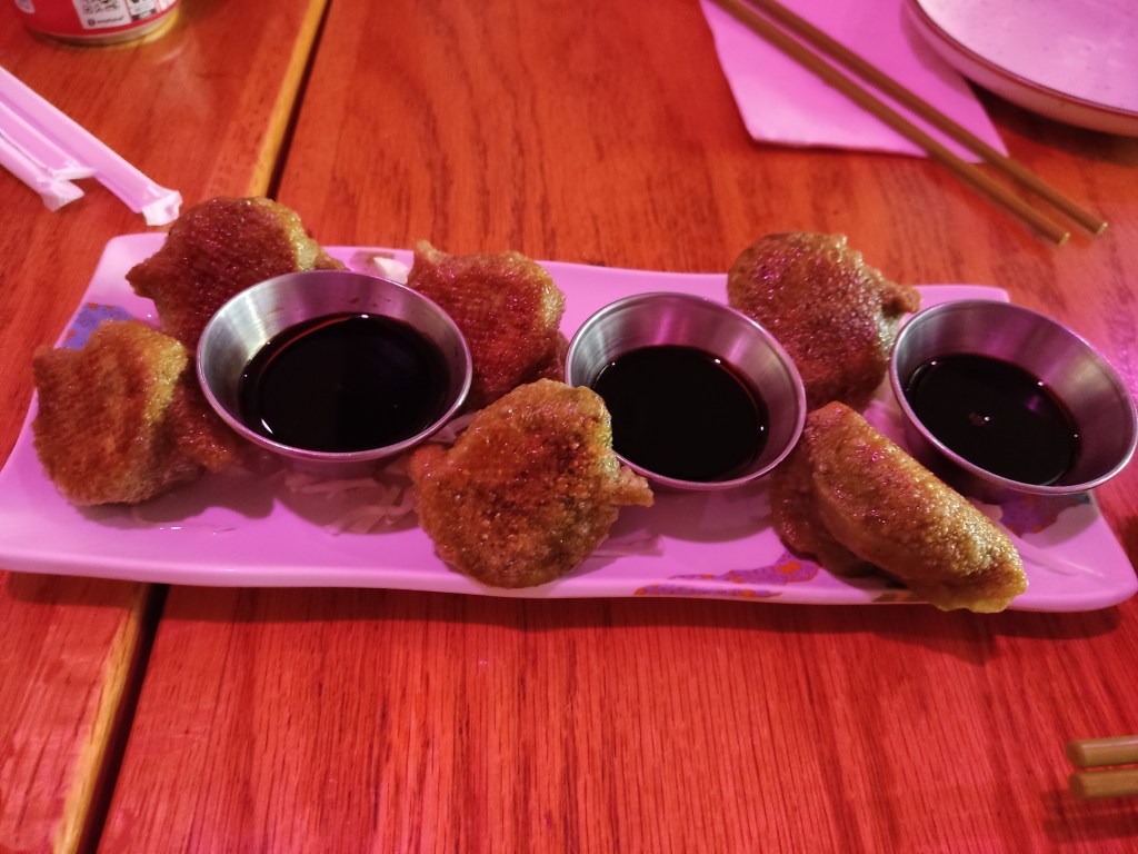 Six small fried vegetable dumplings with three pots of soy sauce