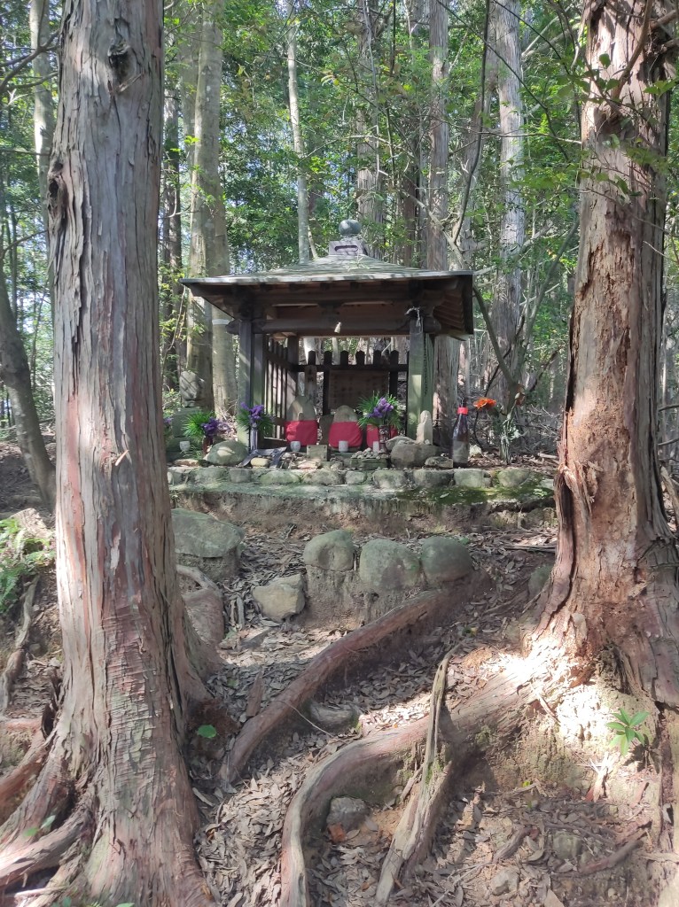 A small shrine nestled amongst the trees close to Takahara