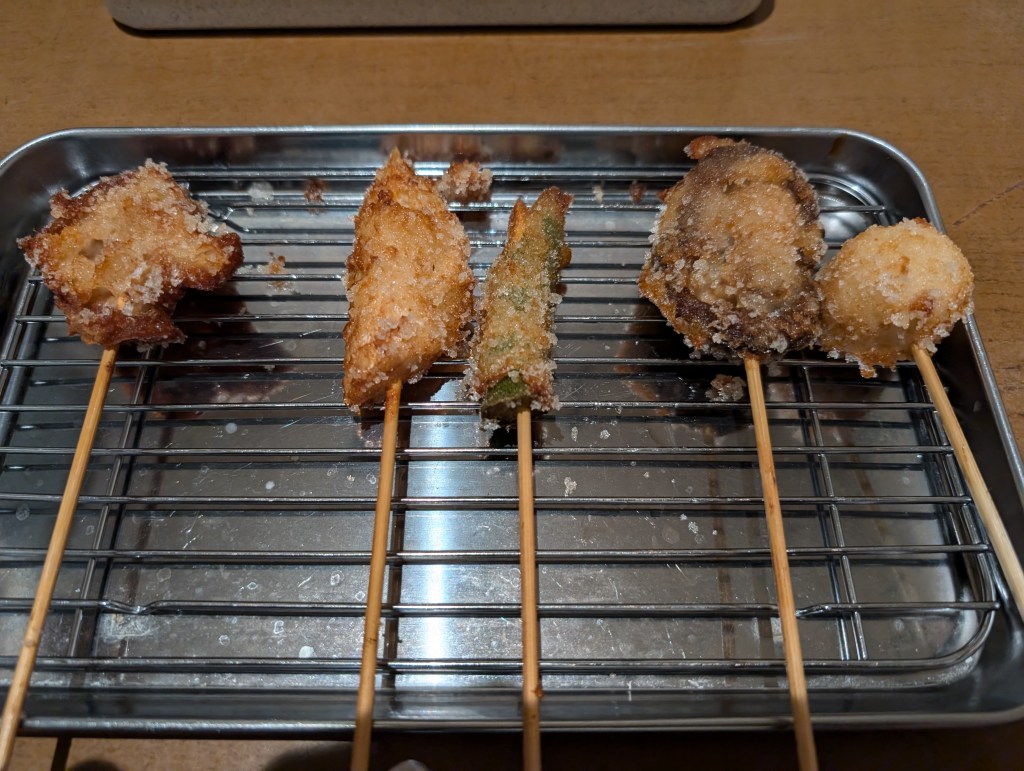 Five skewers with breadcrumbed vegetables and mock meat