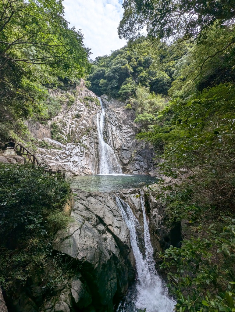 Two waterfalls connected by a pool