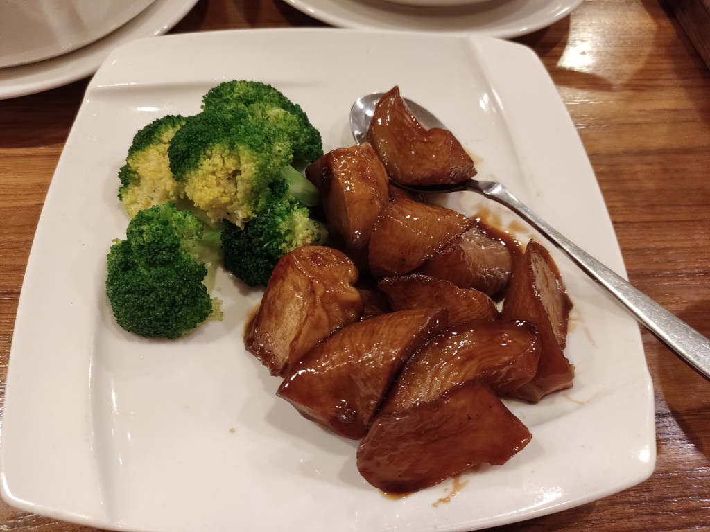 Sticky looked chunks of mushroom alongside vivid green broccoli