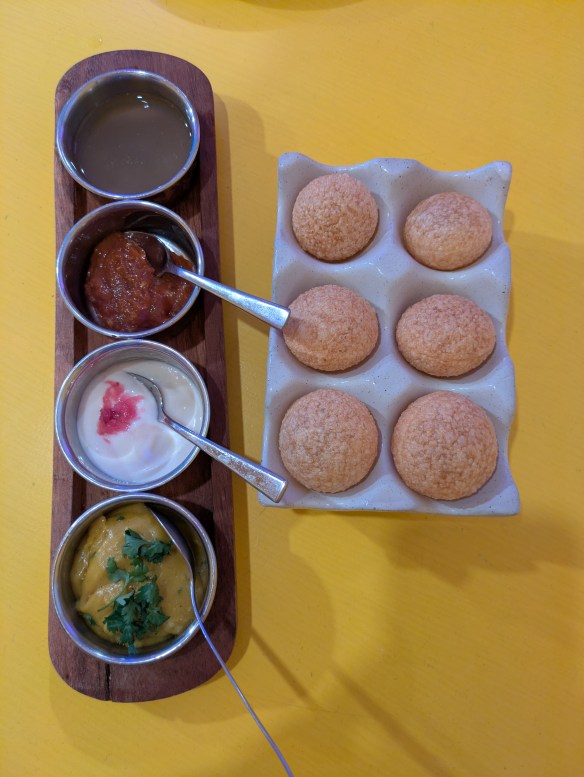 Six pani puri with four pots of fillings
