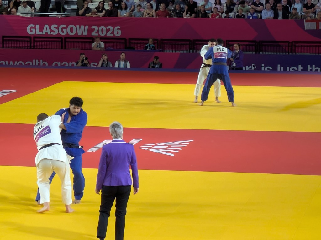 Two judo matches taking place simultaneously 